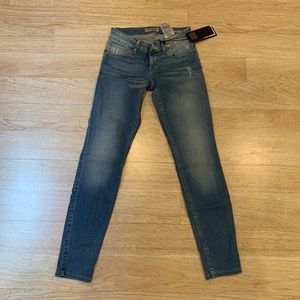 Guess Low Rise Ultra Skinny Jean